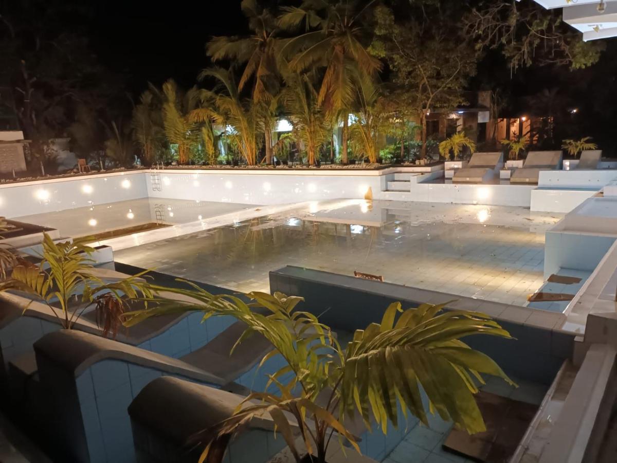 Lucky Beach Resort Тринкомали Экстерьер фото