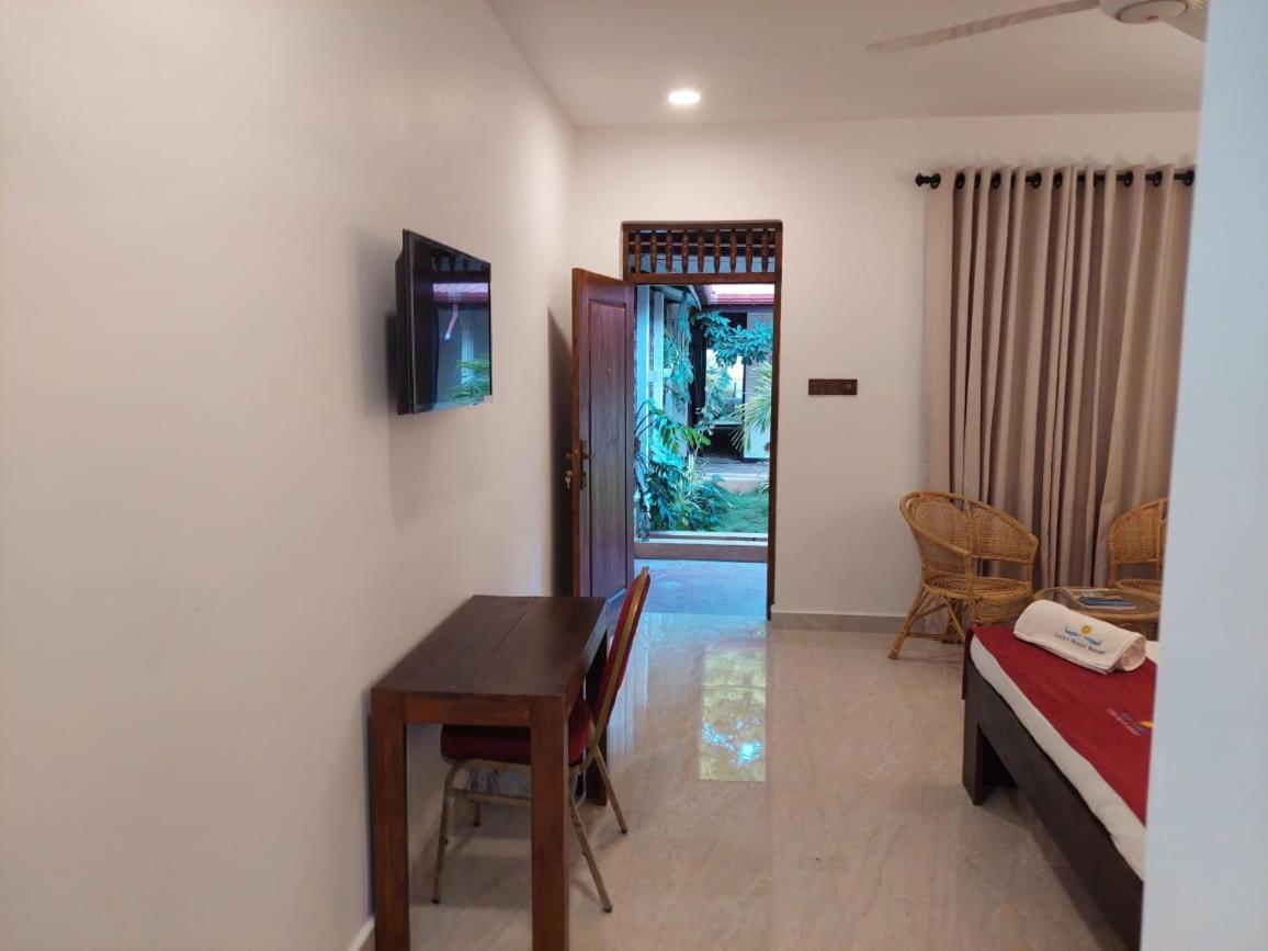 Lucky Beach Resort Тринкомали Экстерьер фото