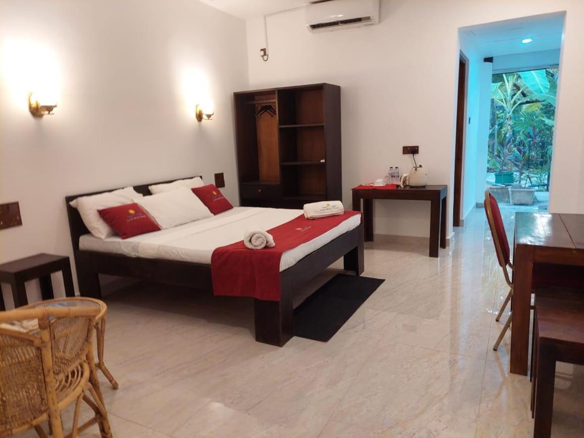 Lucky Beach Resort Тринкомали Экстерьер фото